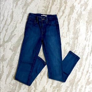 Dark denim Levi’s 721 Skinny jeans size 26